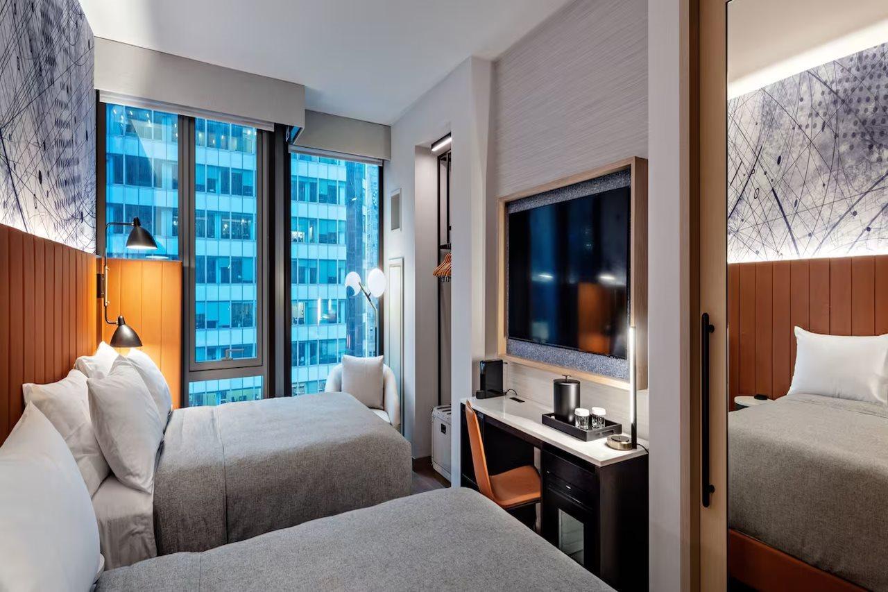 Doubletree Suites By Hilton Nyc - Times Square Нью-Йорк Экстерьер фото