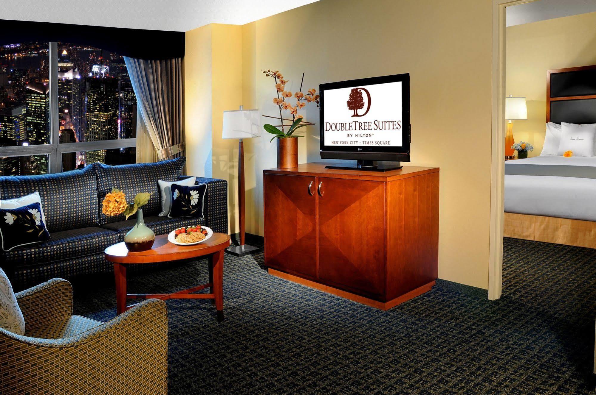 Doubletree Suites By Hilton Nyc - Times Square Нью-Йорк Номер фото